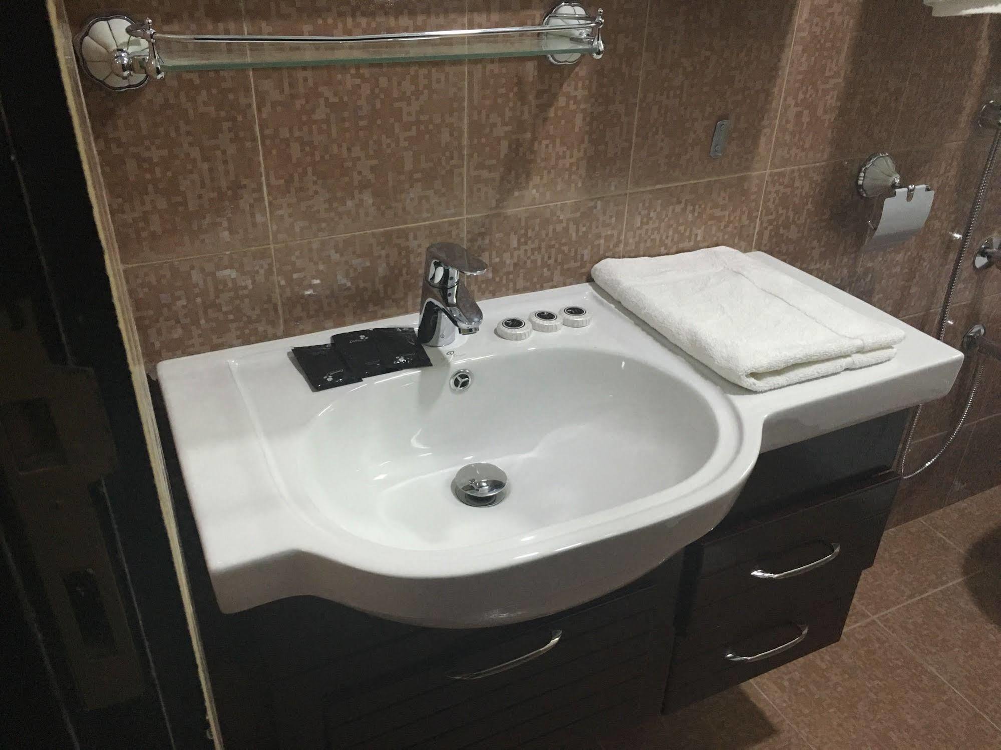萨弗里酒店 尼兹瓦 外观 照片